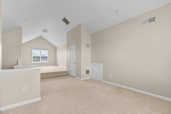 Building Photo - 2 Bed 2.5 Bath - Lakelands Townhome - Deta...