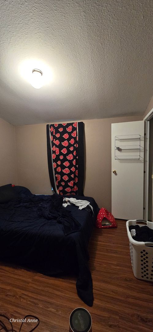 Building Photo - Looking for a room mate PRIVATE 2 Bedroom 1 Bath