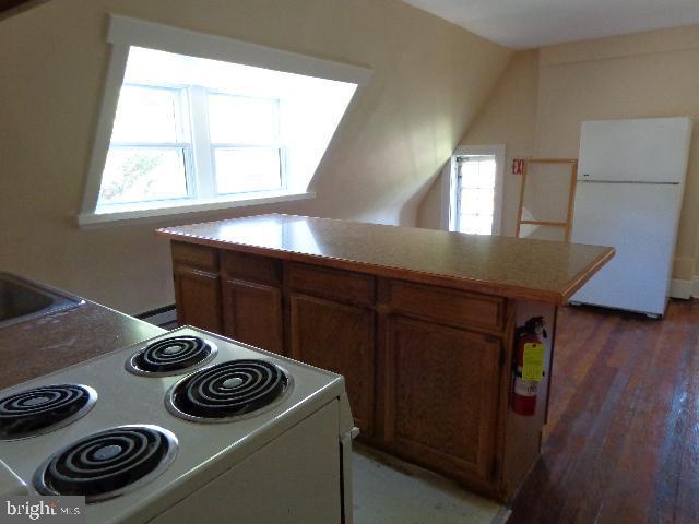 Building Photo - 25 Montrose Ave