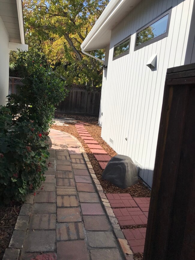 Building Photo - 55 Drake Ct