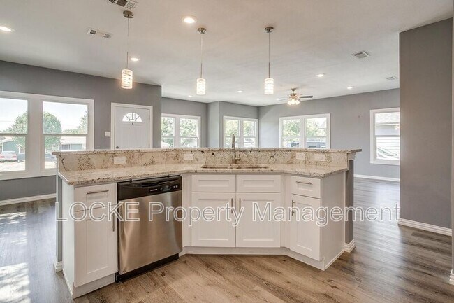 Building Photo - 1117 E Cantey St