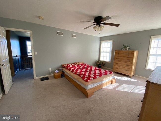 Building Photo - 45 S Strawberry Hill Dr