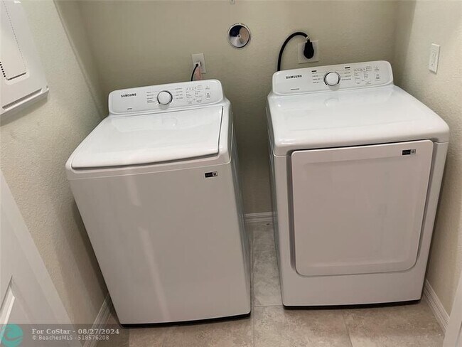 Building Photo - 2127 Appleton Cir S