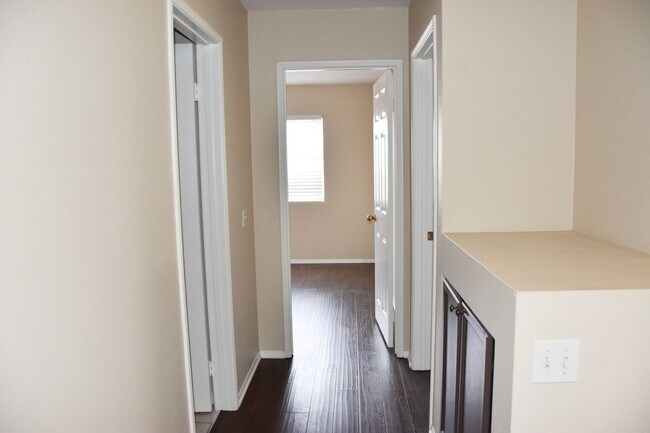 Building Photo - Gorgeous Gated Community