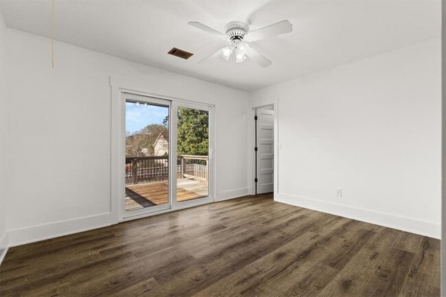 Building Photo - 425 Mikasa Dr