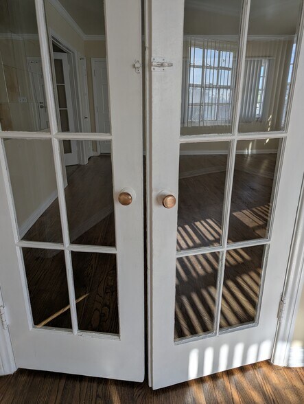 Building Photo - 1011 W 65th St