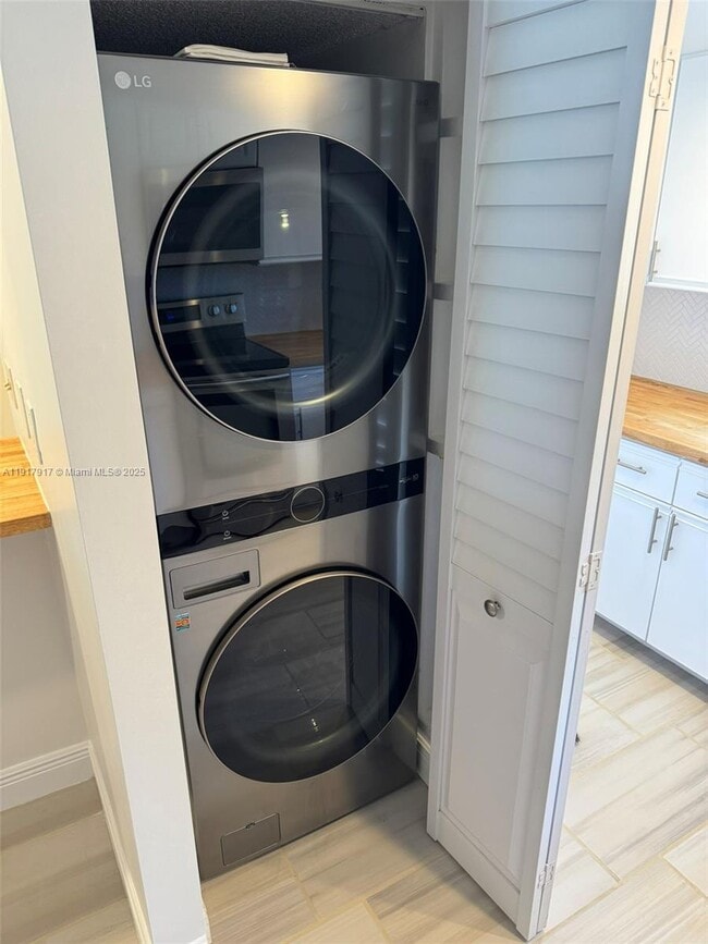 Building Photo - 16226 SW 92nd Ave