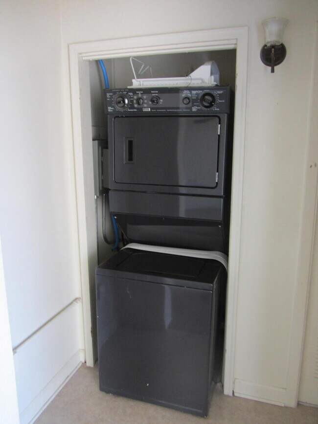 Building Photo - 300 Miracle Strip Pkwy