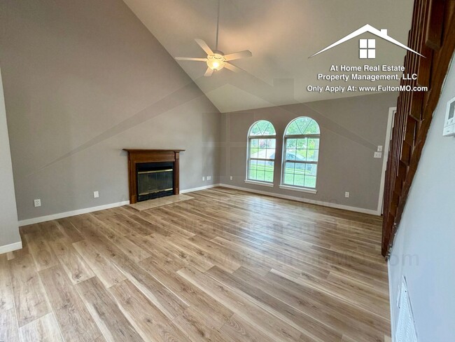 Building Photo - 2717 Mayflower Dr