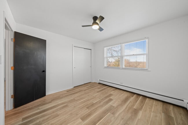 Building Photo - 245 Country Club Dr