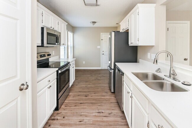 Building Photo - 8905 Bambi Ct