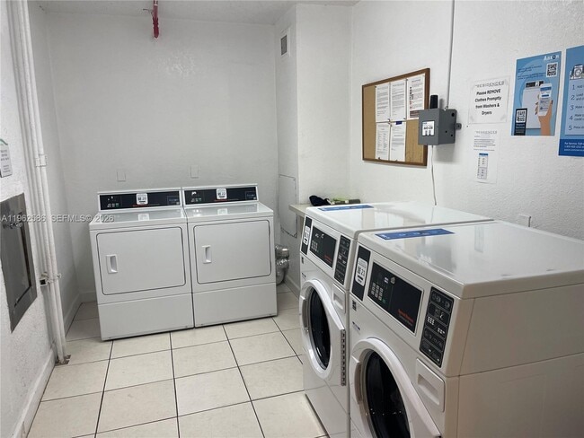 Building Photo - 3001 S Ocean Dr