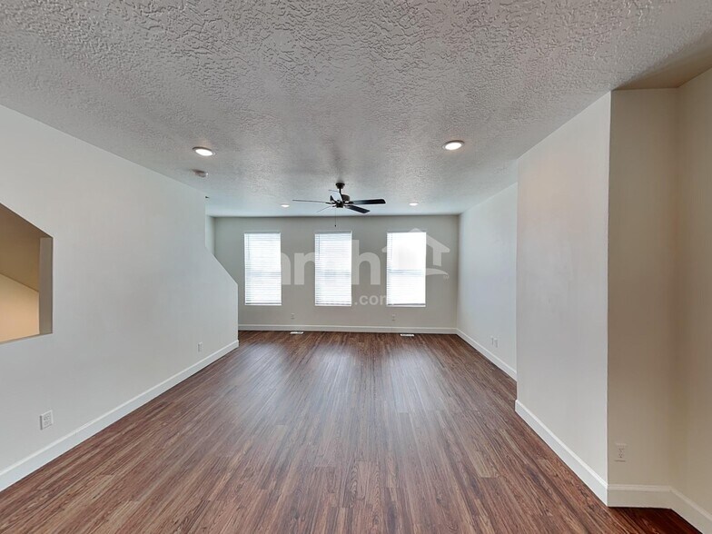 Building Photo - 6088 S Jordan Pkwy W
