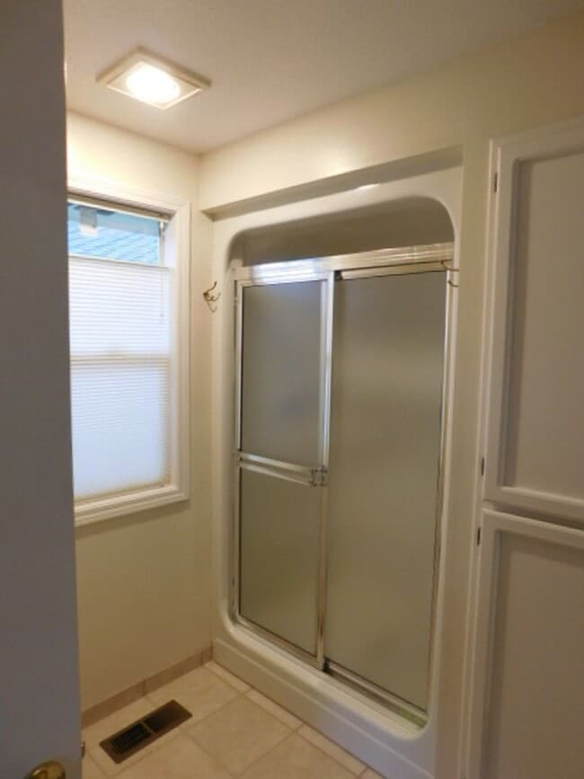 Building Photo - 3Bd/2Ba Single Story Home-For viewing!