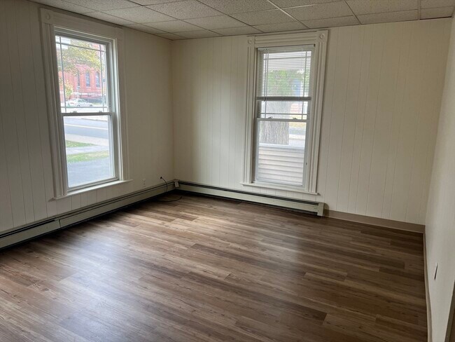 Building Photo - 355 Winthrop St