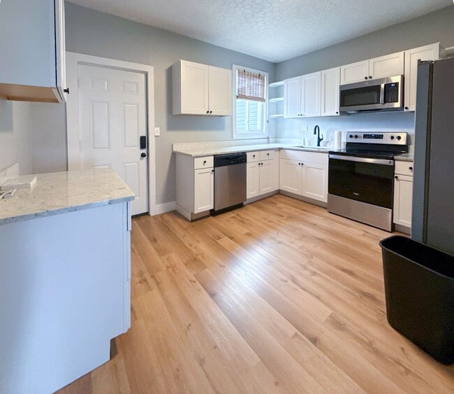 Building Photo - New Rehabbed 3BR Home Near German Village with Spacious Fenced In Yard