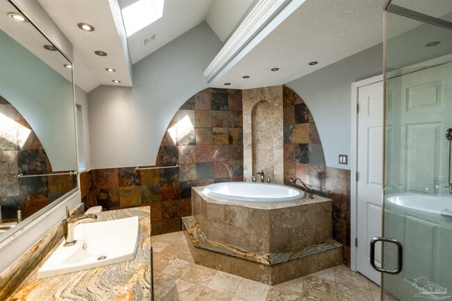 Building Photo - 400 Ridge Wood Cir