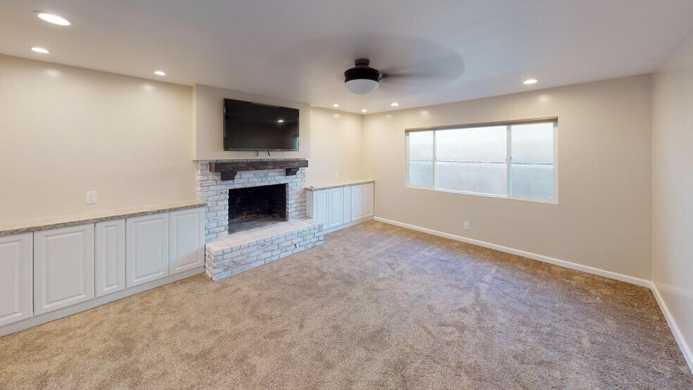 Building Photo - 1751 Catalina Blvd