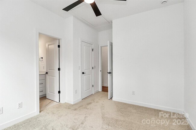 Building Photo - 3940 Hager Dr