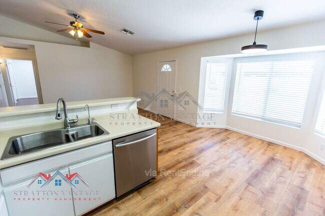 Building Photo - 2334 E Longhorn Pl