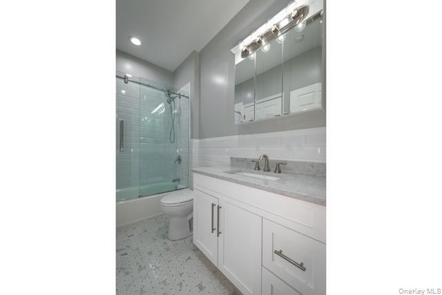 Building Photo - 828 Charles Pond Dr