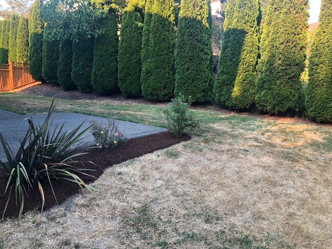 Building Photo - Move in Special for 4 Bedroom Easthill 2 s...