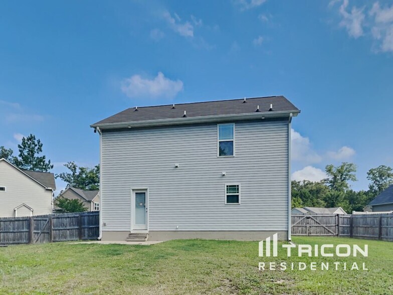 Building Photo - 209 Crown Side Dr