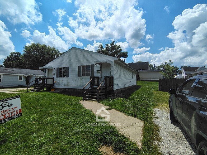 Primary Photo - 109 E 1st St