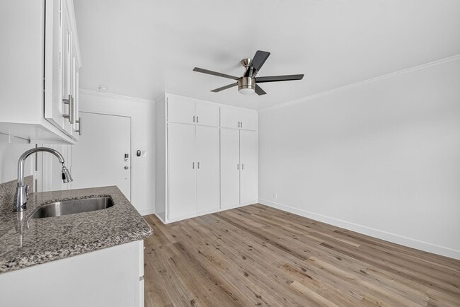 Interior Photo - 730 Magnolia Avenue