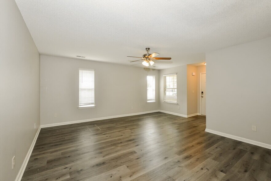 Building Photo - 9961 Fox Run Dr