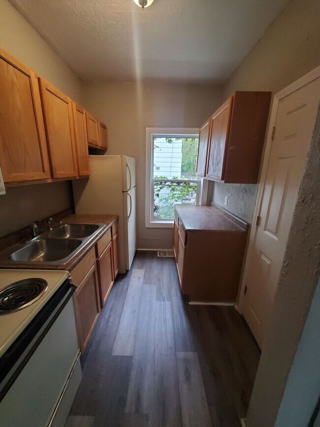 Building Photo - 509 Parkview Dr