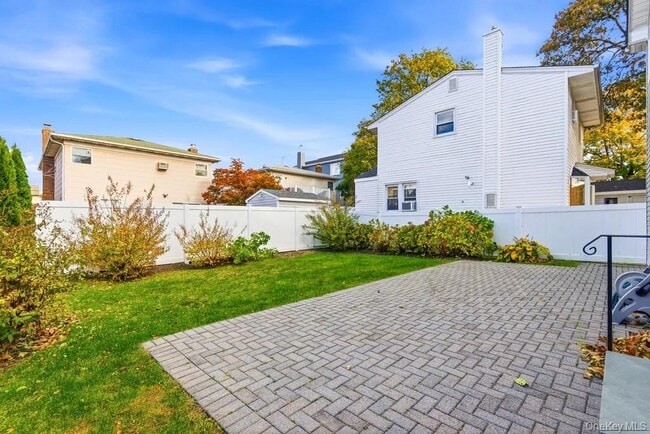 Building Photo - 11 7th St