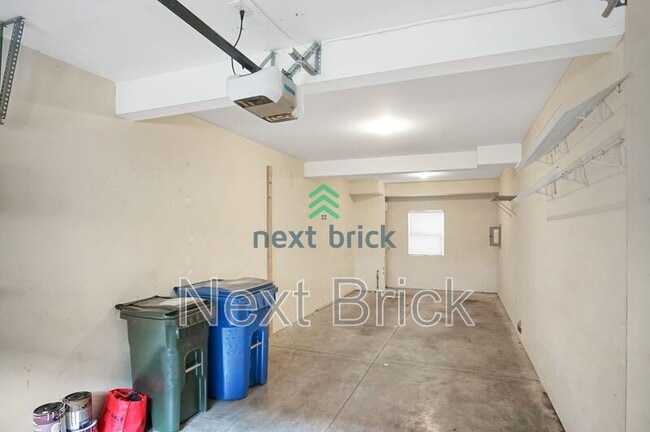 Building Photo - 4650 NE 3rd Ln