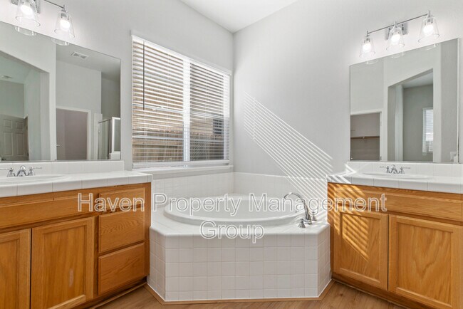 Building Photo - 1659 Whispering Wind Dr