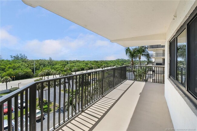 Building Photo - 10044 S Ocean Dr