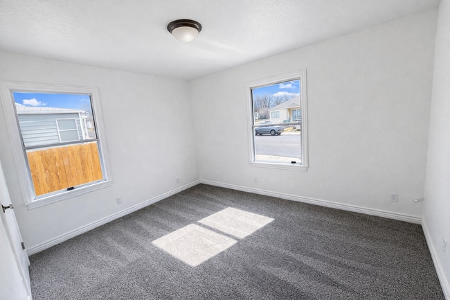 Building Photo - Lovely Home Located in East Provo.