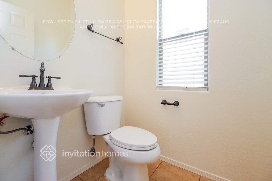 Building Photo - 4630 E Laurel Ct