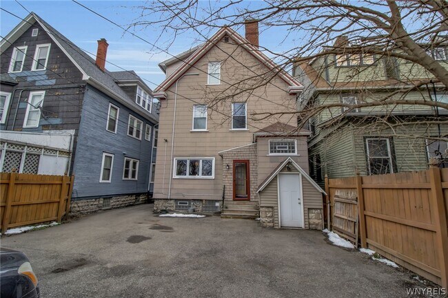 Building Photo - 370 Bryant St