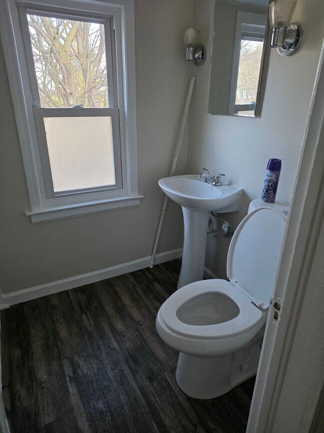 Building Photo - 4 Bedroom 3 Bathroom House in Syracuse