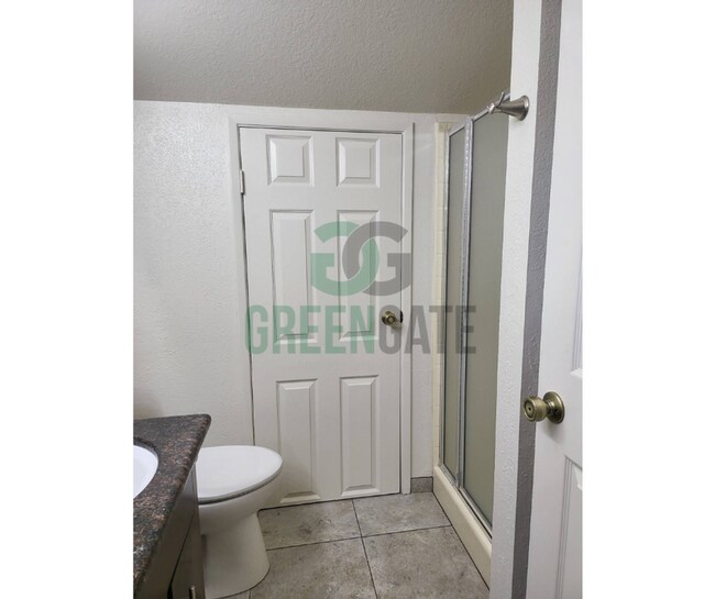 Building Photo - 2428 Woodvale Dr