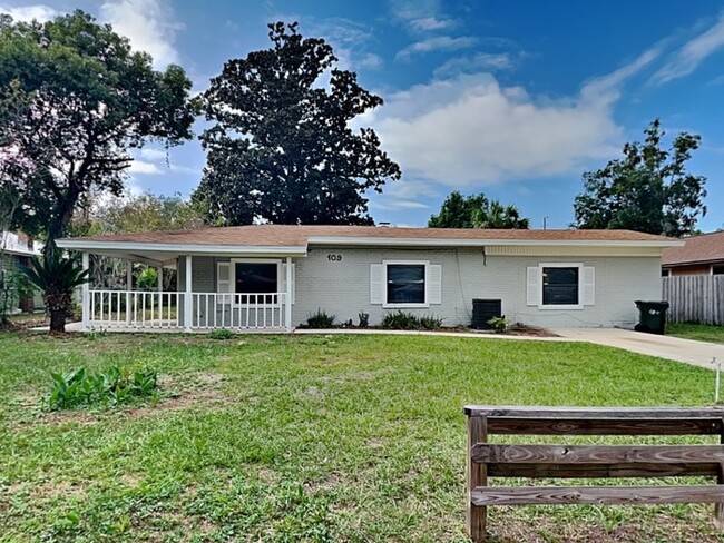 Building Photo - Green Cove Springs Home