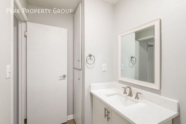 Building Photo - 639 Riverview Dr