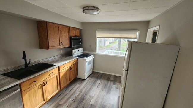 Building Photo - Wonderfully Updated South Hill 3 Bedroom 1...