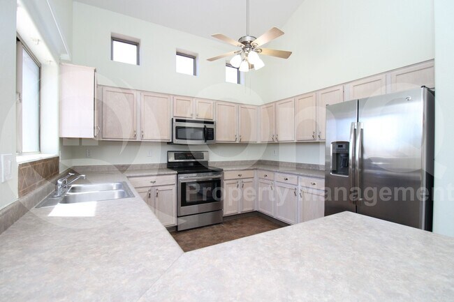 Building Photo - 13349 W Desert Rock Dr