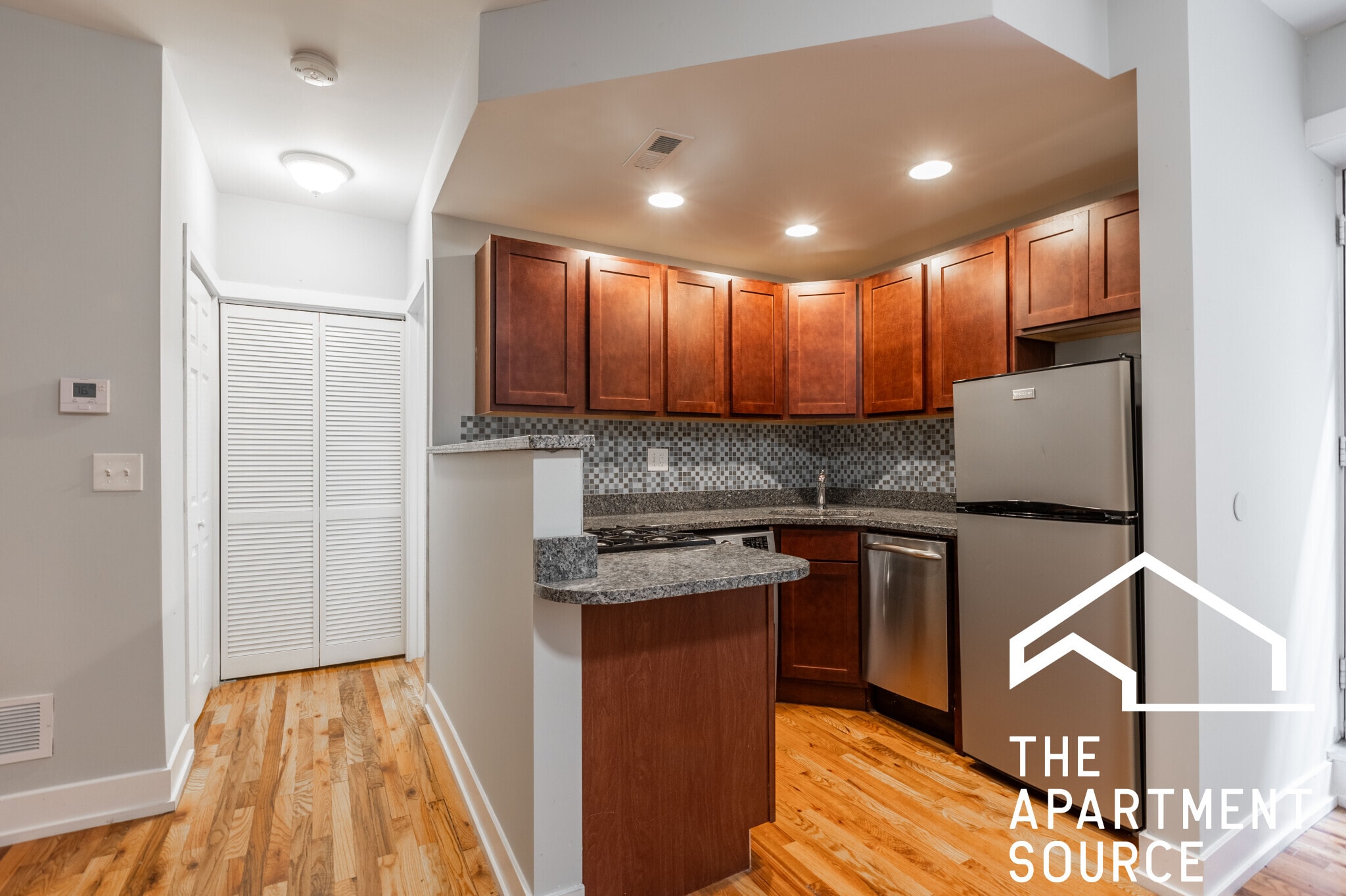 Building Photo - 556 W Arlington Pl