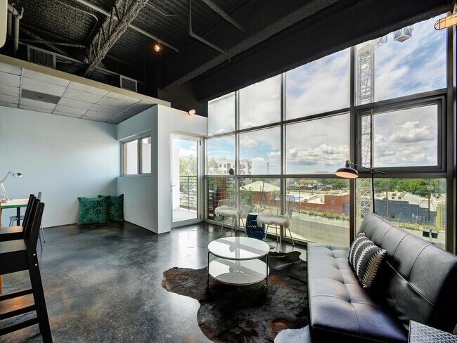 Building Photo - 601 Brushy St
