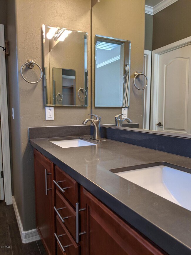 Building Photo - 21019 E Avenida Del Valle