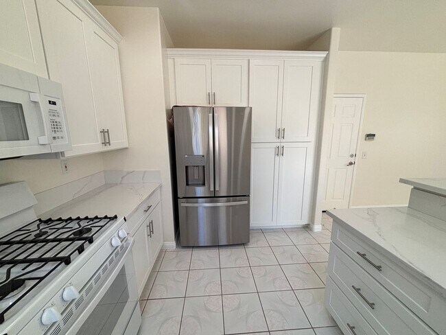 Building Photo - Very clean and upgraded 4 bedroom home in Buena Park