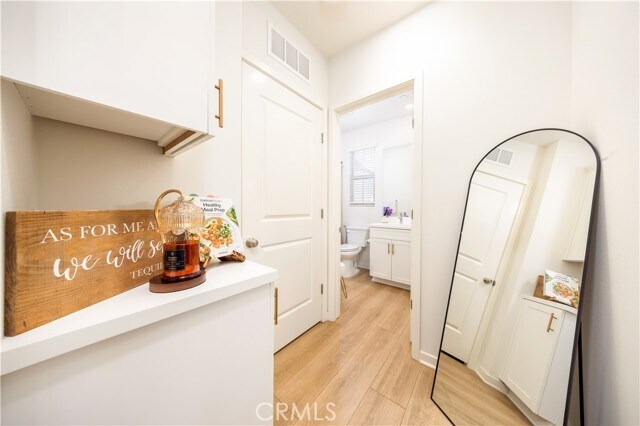 Building Photo - 126 Sunnyside