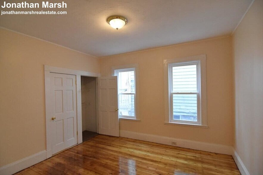 Building Photo - 15 Dawes St